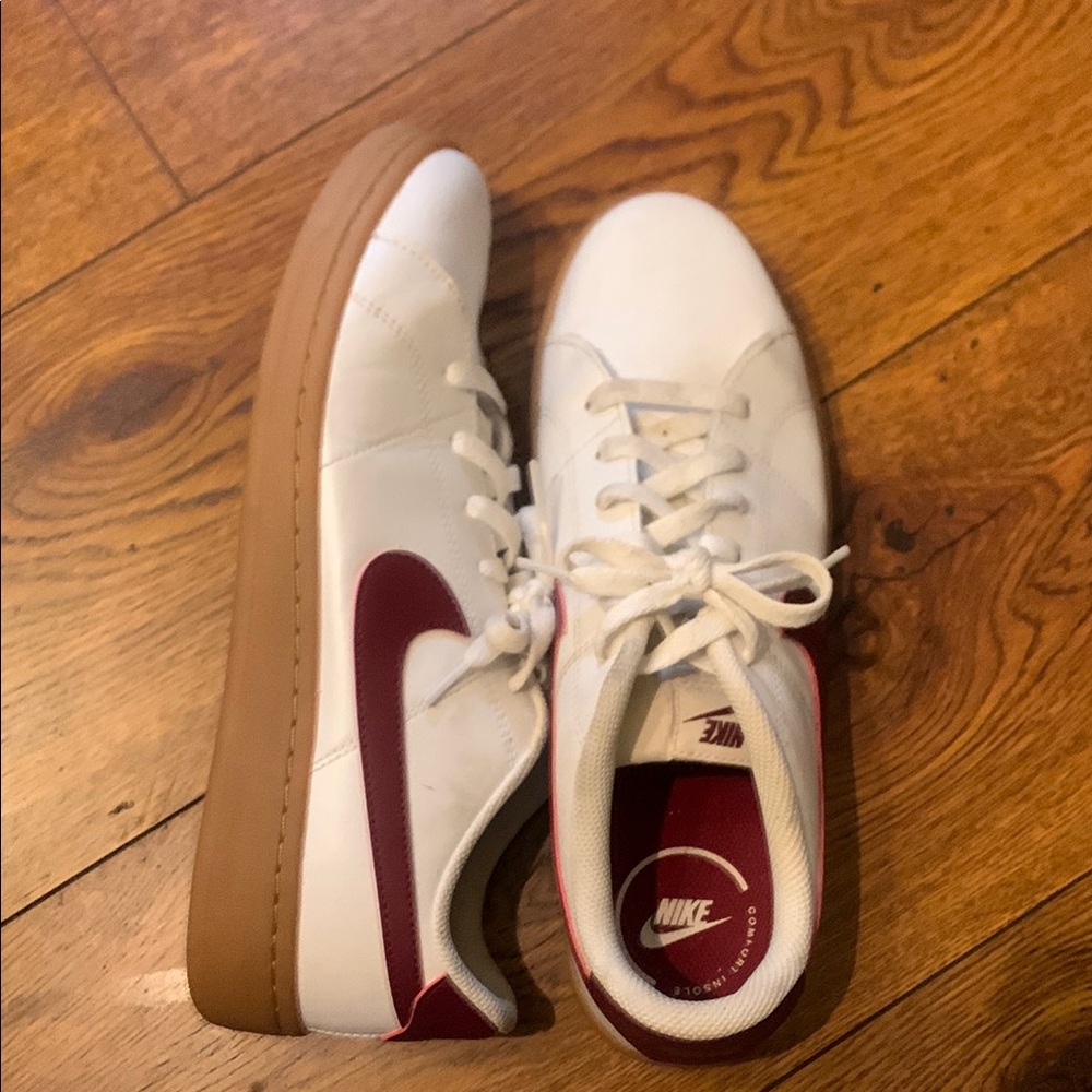 Nike White and Red Sneakers Versatile Low-Top Design